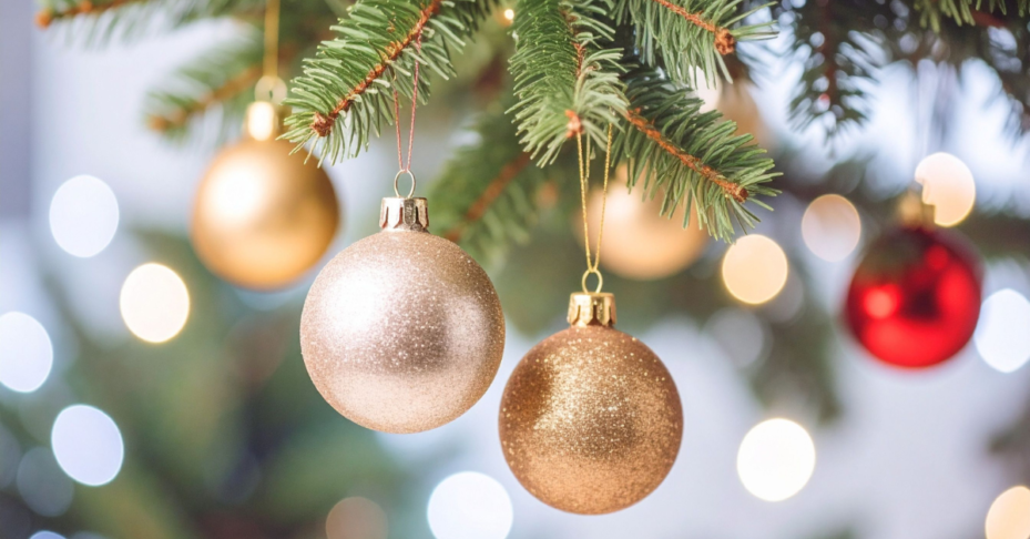 jouluinen kuvituskuva, joulukuusen koristeita